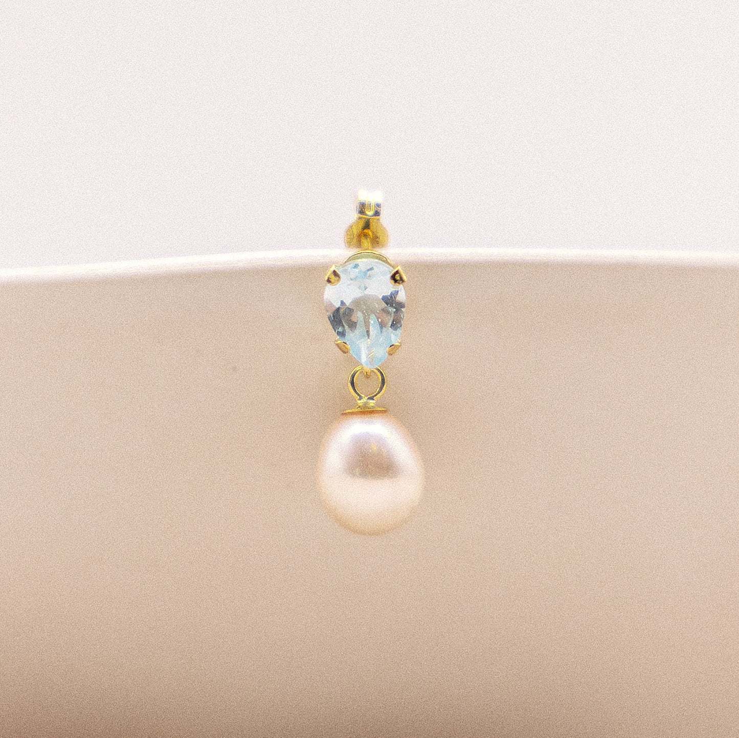 Ohrringe 333/- Gold 1,8cm Blautopas beh.