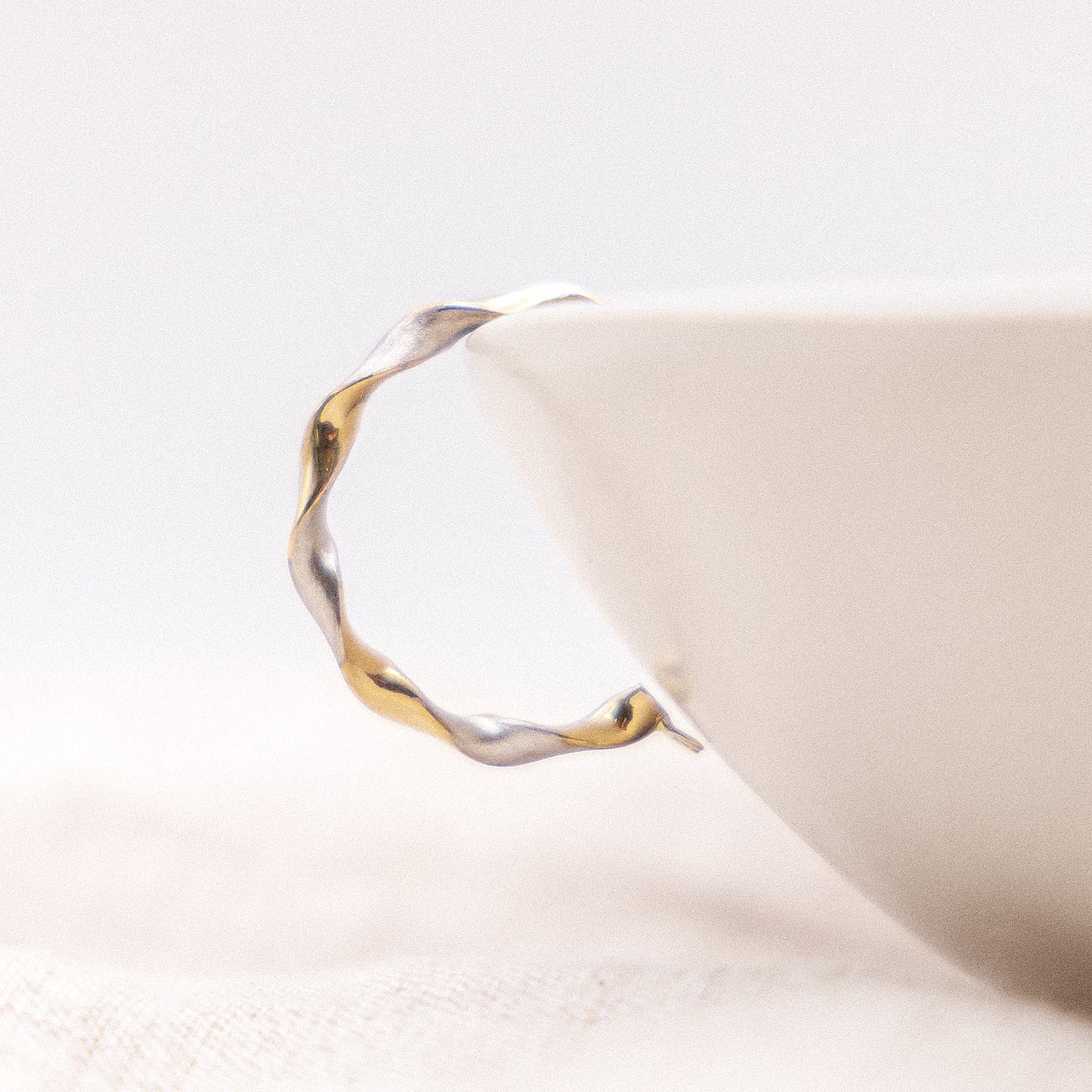 Ohrringe 333/- Gold rhodiniert (teil) 2,5cm ohne