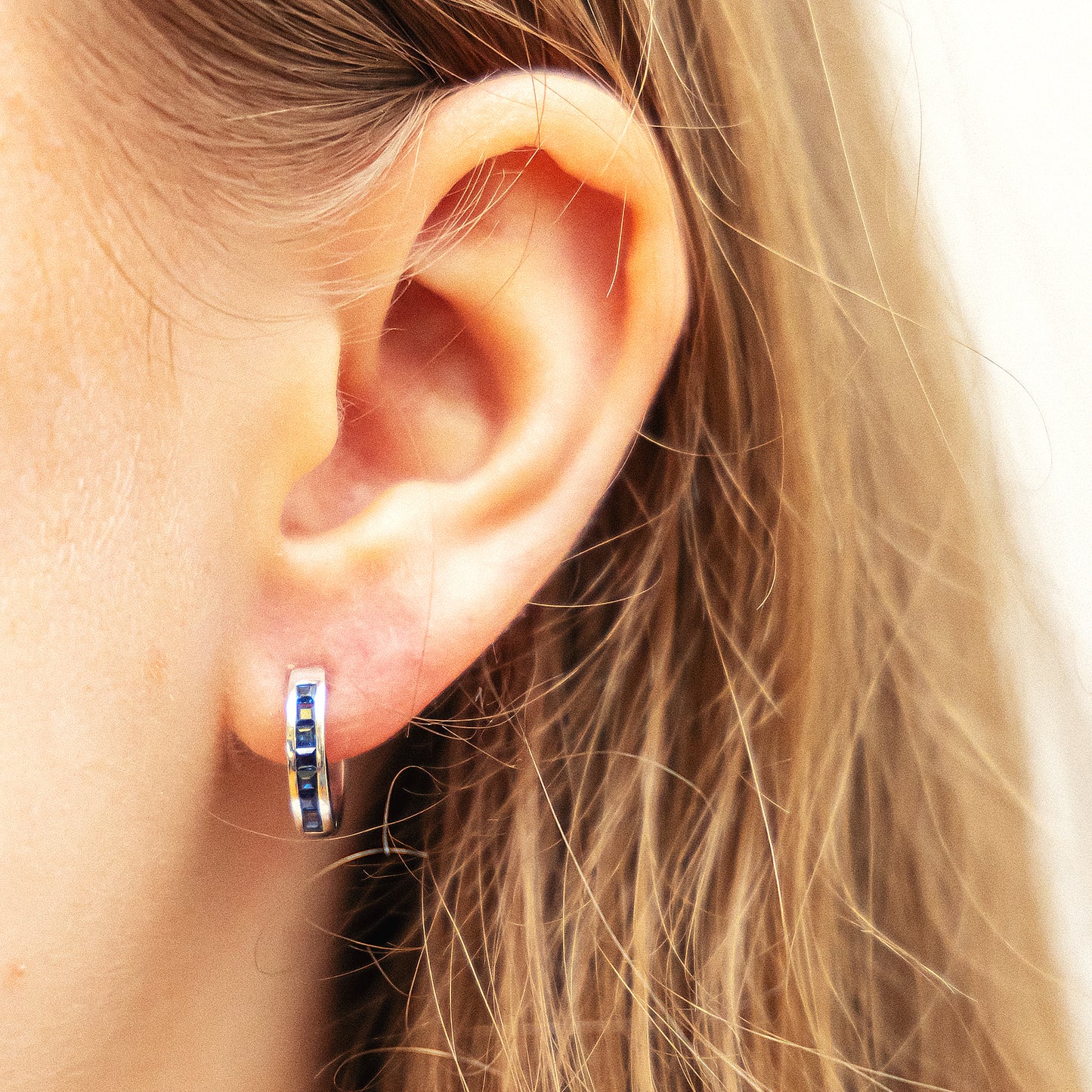 Ohrringe 585/- Gold rhodiniert 1,25cm Saphir 0,8ct