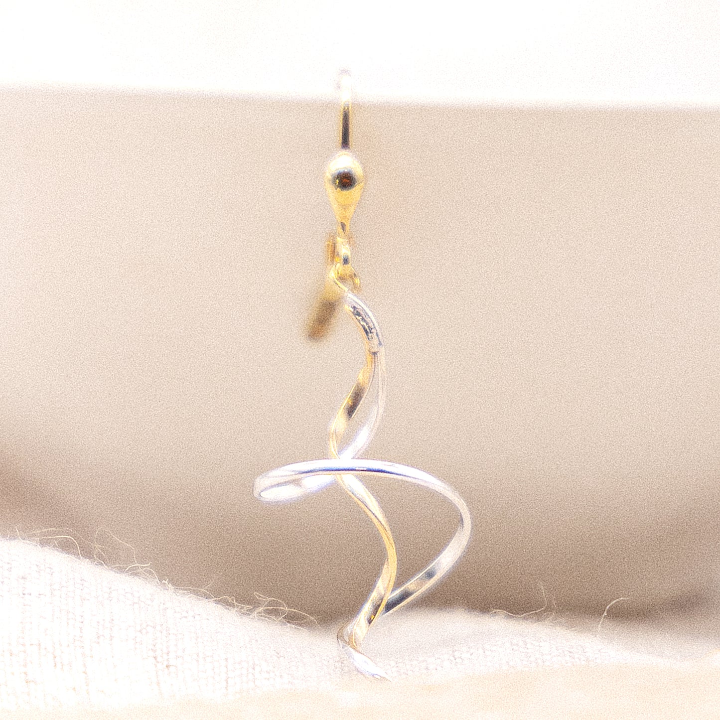 Ohrringe 333/- Gold rhodiniert (teil) 4,9cm ohne