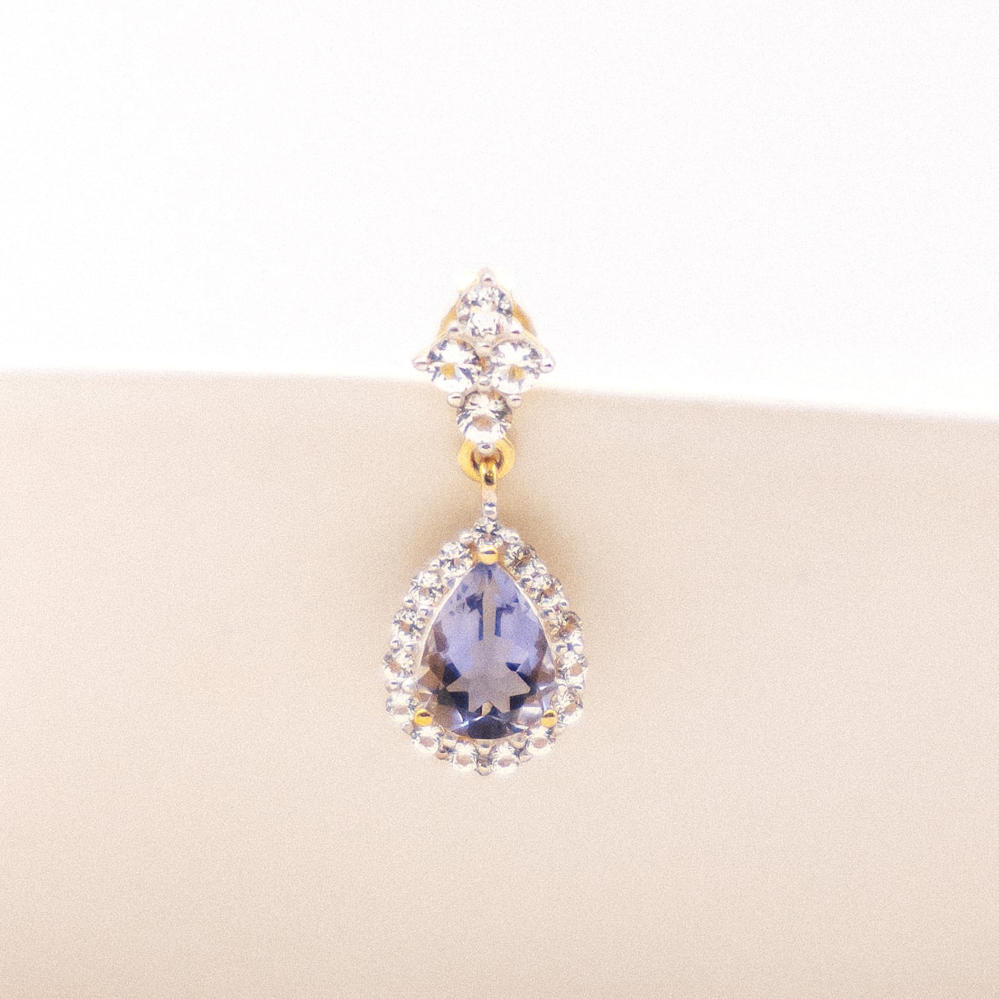 Ohrringe 585/- Gold rhodiniert (teil) 2,3cm Iolith 0,85ct.