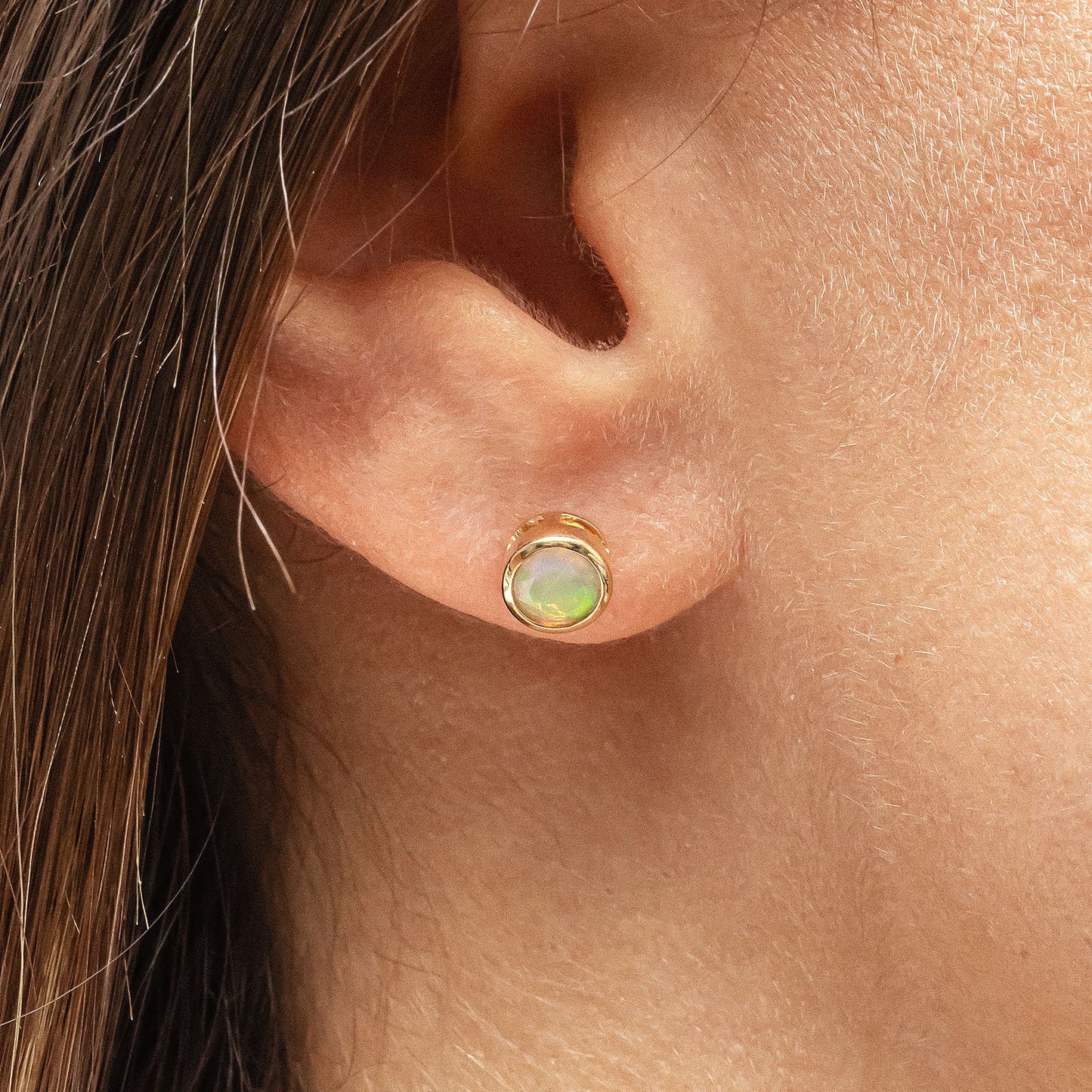 Ohrstecker 585/- Gold rhodiniert (teil) 0,7cm Opal