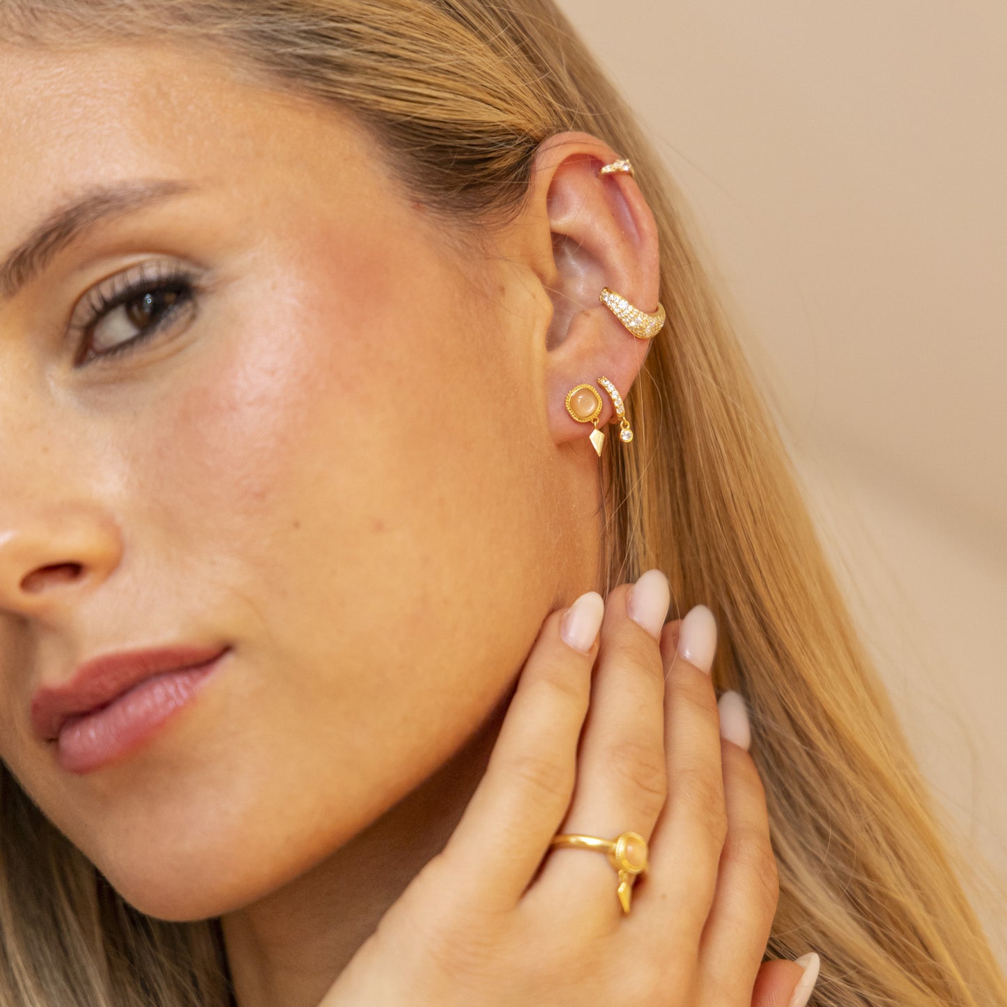 cai Ohrstecker mit Anhänger 925/- Sterling Silber vergoldet 1,4cm Oranger Mondstein