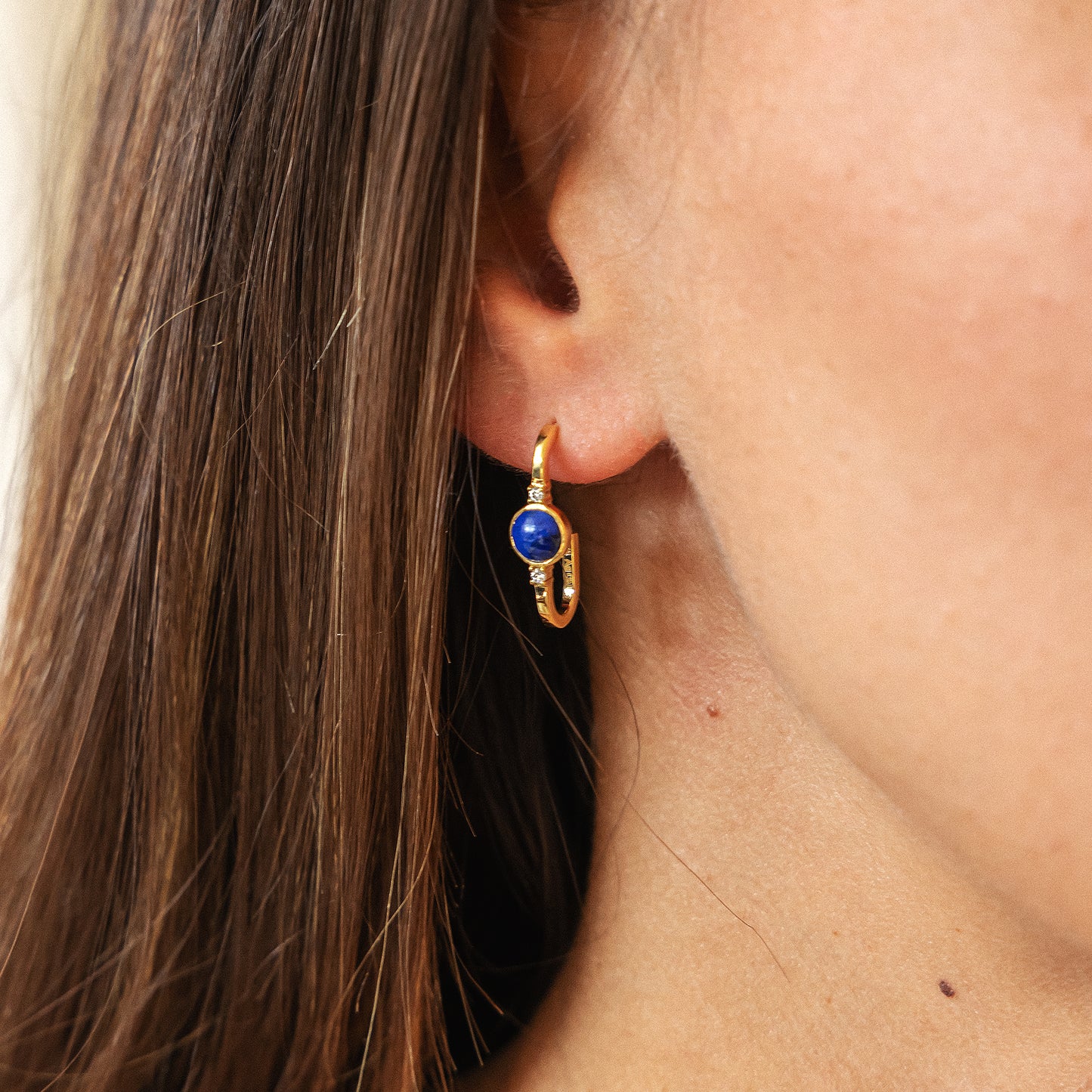 cai Creolen 925 Silber vergoldet Lapis und Zirkonia 925/- Sterling Silber vergoldet 2,1cm Lapislazuli