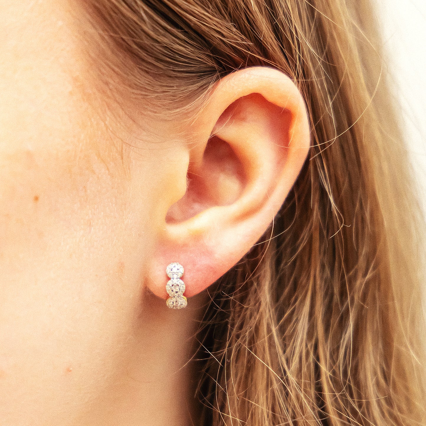 Ohrringe 585/- Gold rhodiniert (teil) 1,0cm Zirkonia