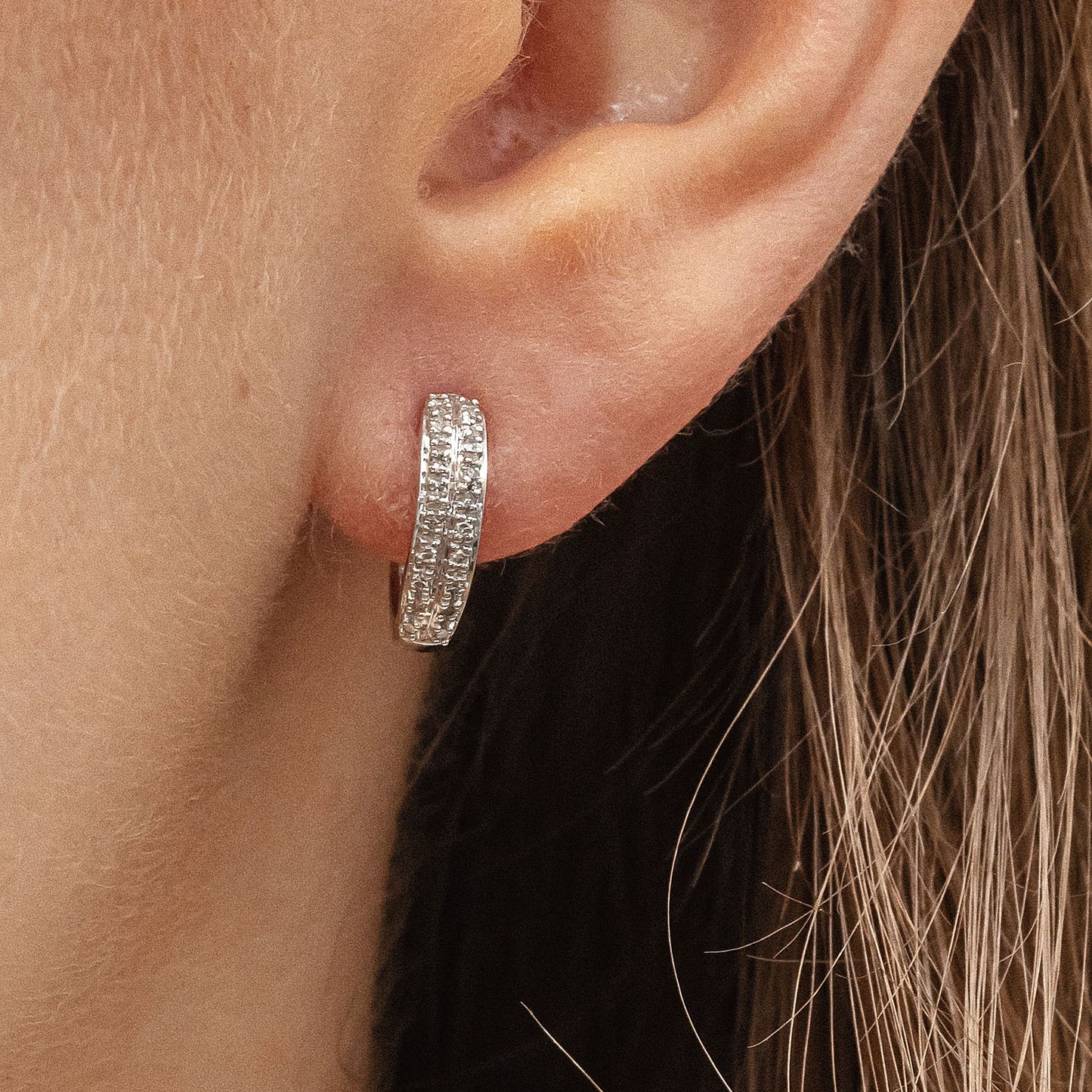 Ohrringe 585/- Gold rhodiniert (teil) 1,3cm Diamant 0,10 Karat