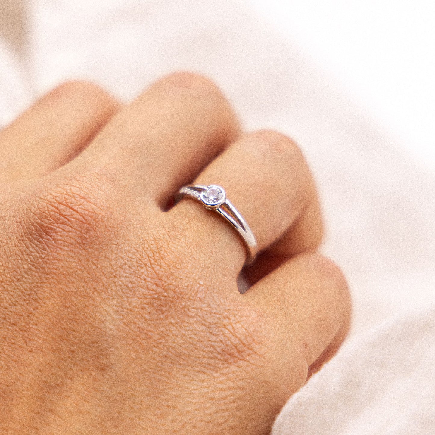 Ring 375/- Gold rhodiniert Zirkonia