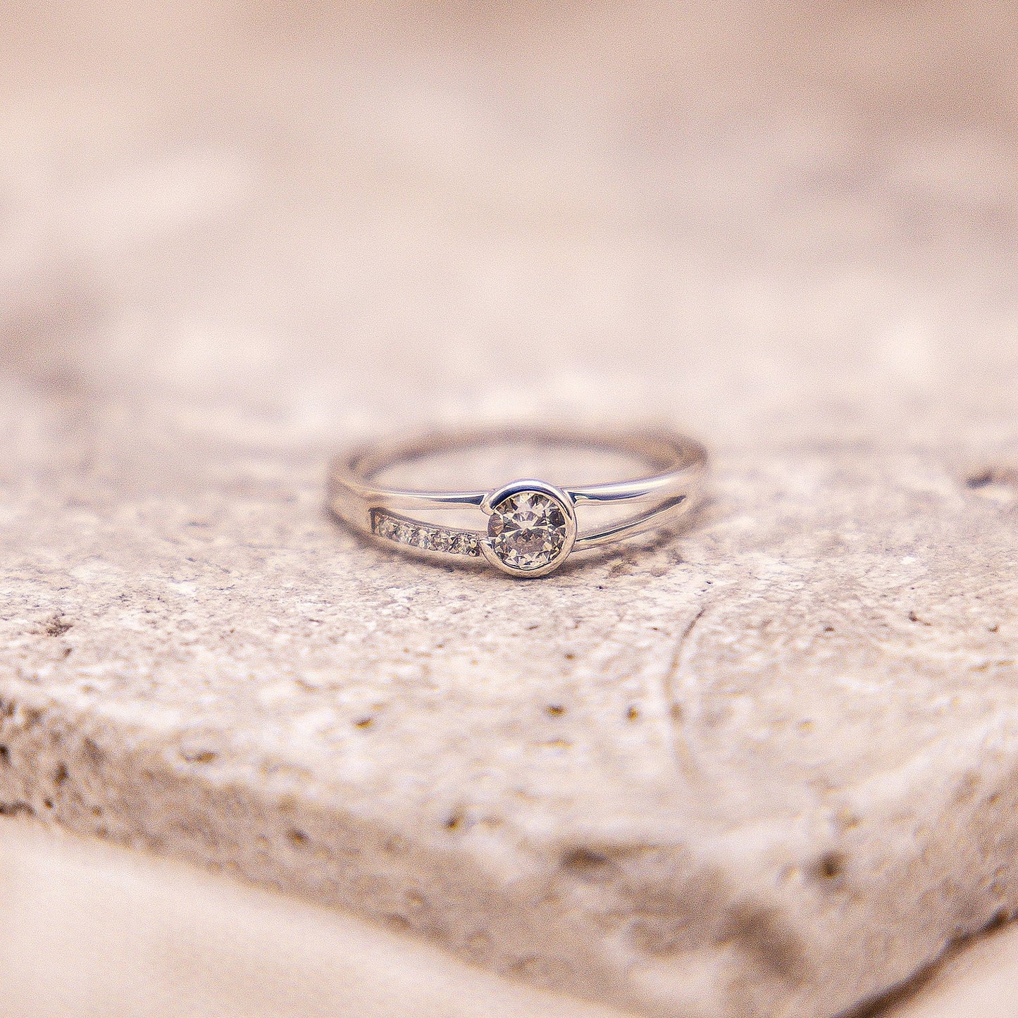 Ring 375/- Gold rhodiniert Zirkonia