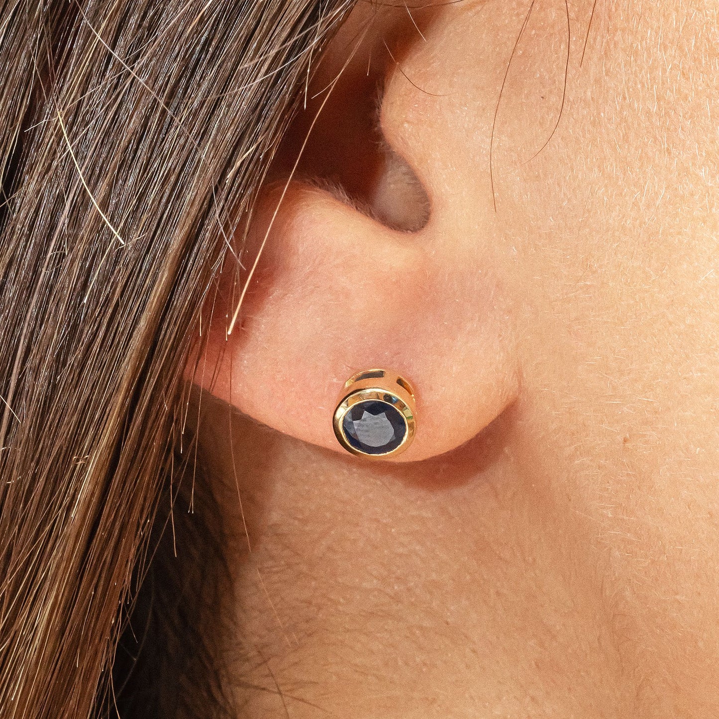Ohrstecker 585/- Gold rhodiniert (teil) 0,7cm Saphir