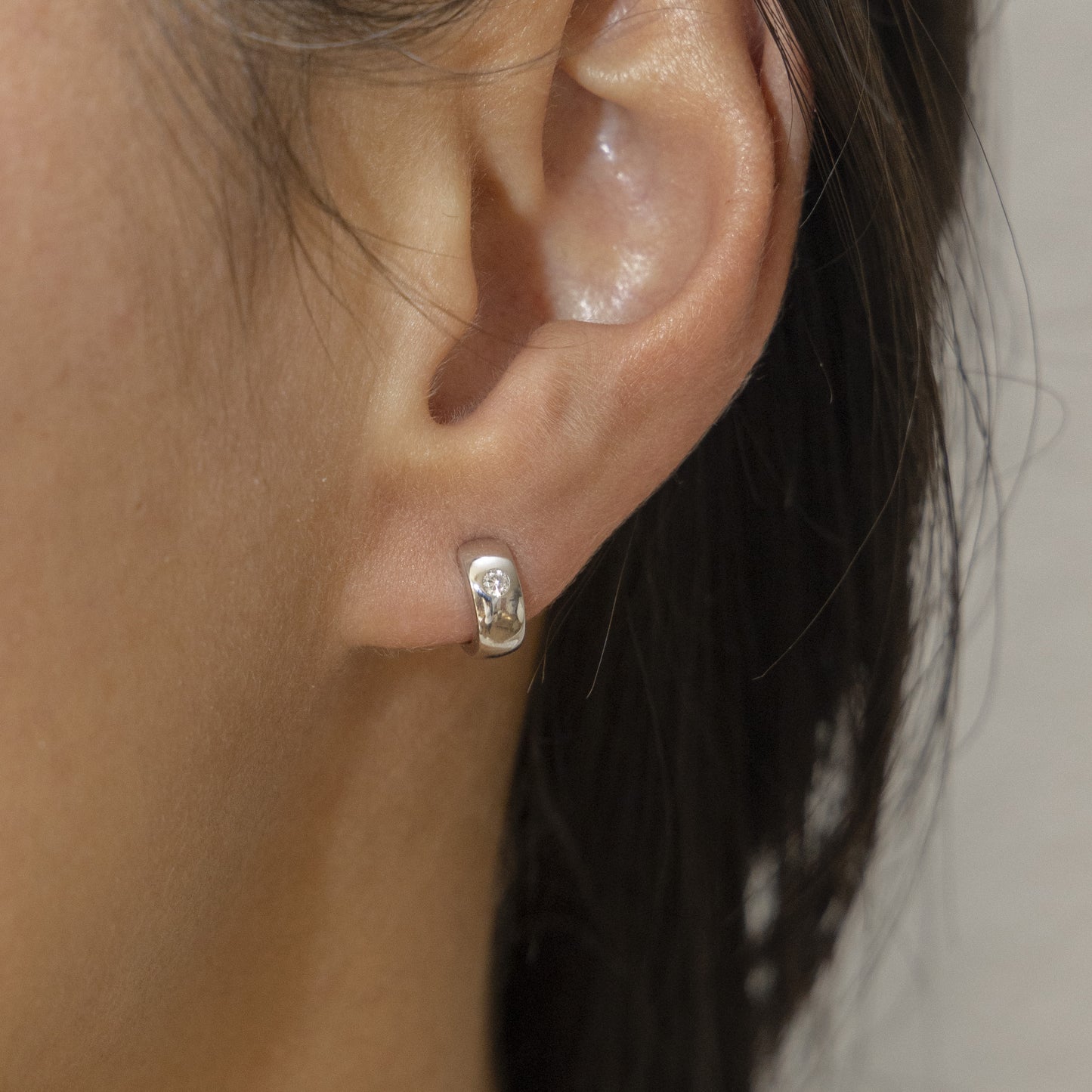 cai Klappcreolen 925/- Sterling Silber rhodiniert 0,9cm Zirkonia