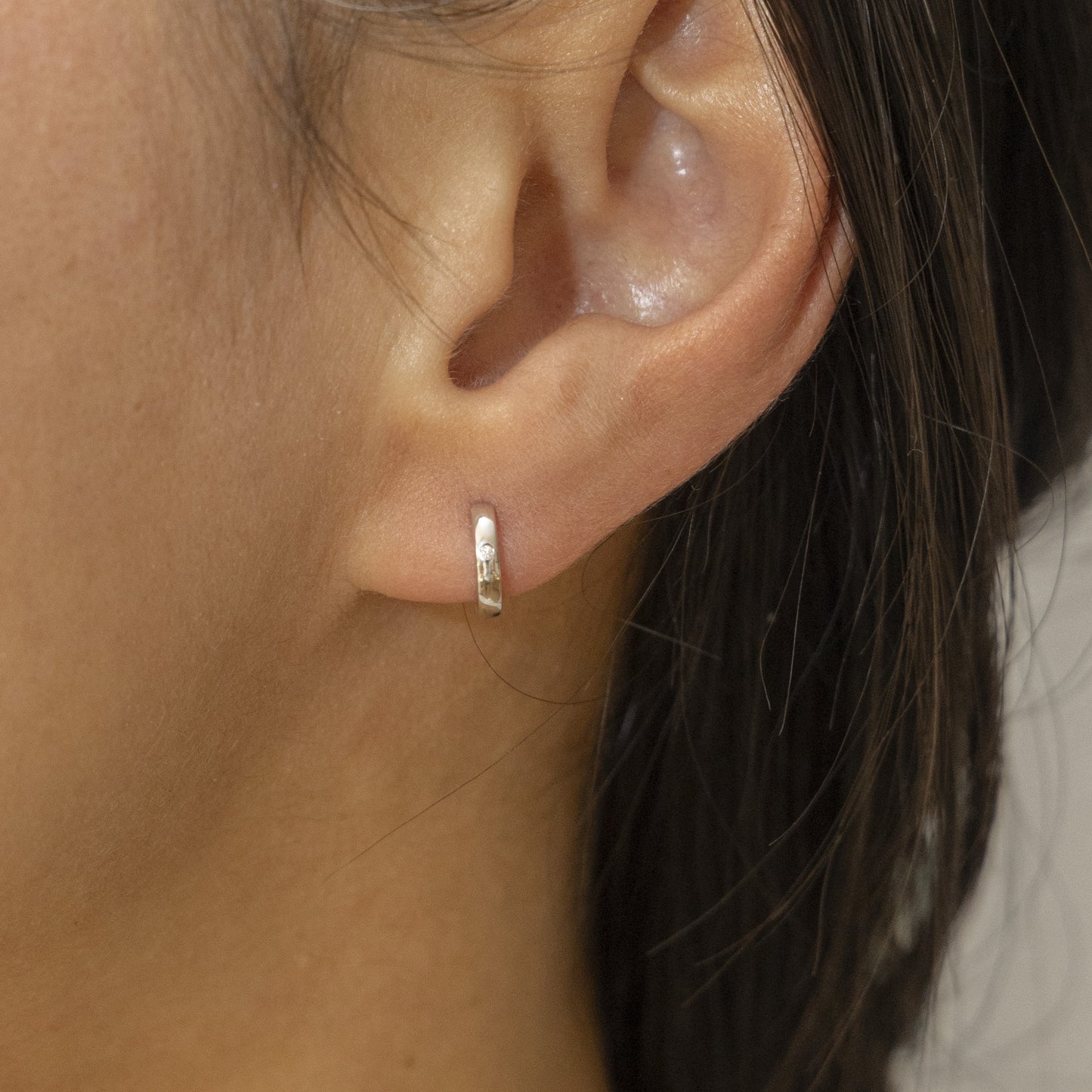 cai Klappcreolen 925/- Sterling Silber rhodiniert 0,8cm Zirkonia