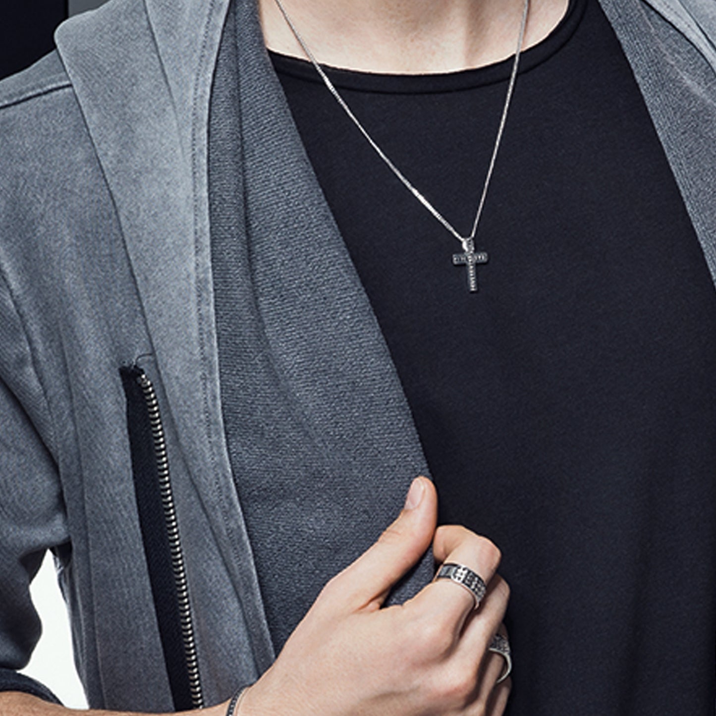 cai Anhänger mit Kette Flachpanzerkette 925/- Sterling Silber rhodiniert 55cm Spinell 0,378ct